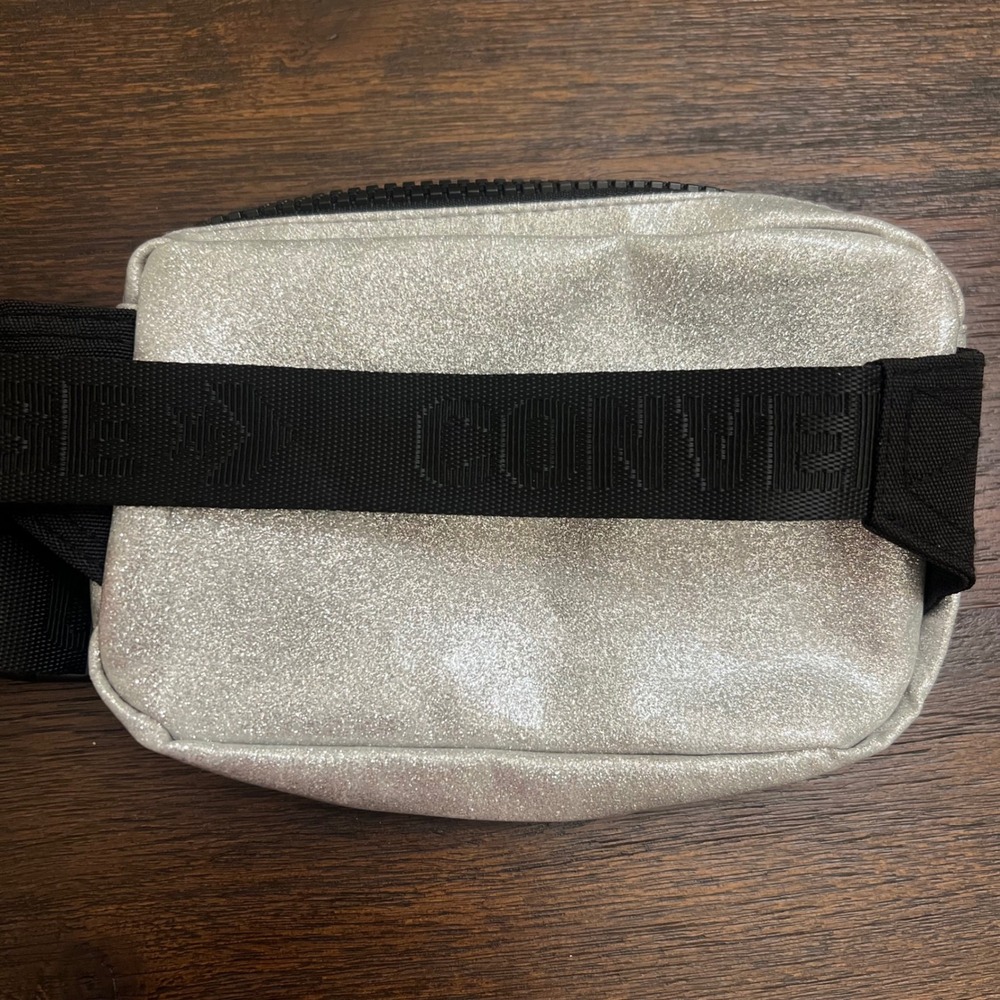 Converse All Star Silver Glitter Fanny Pack Waist Bag Girls 4A5364-109 NWT - Picture 3 of 6